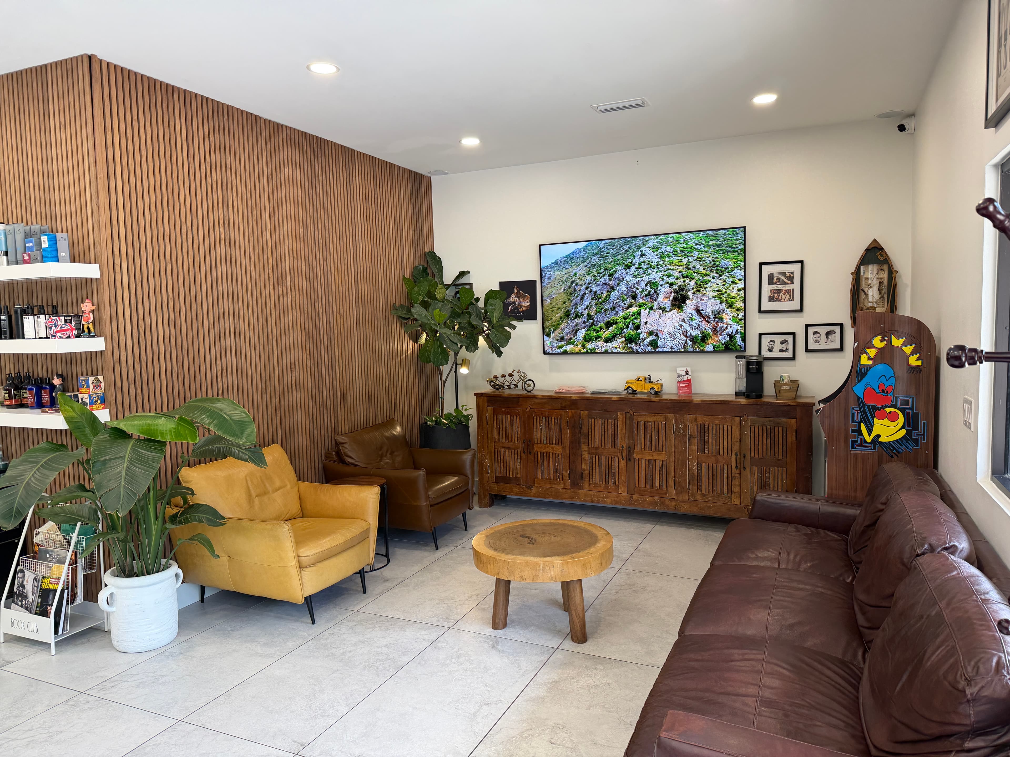 Waiting area inside Mo's Barber barbershop on Cottage Hill Road